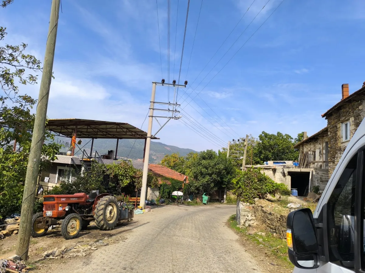 ACİL SATILIK KISA SÜRELİ FIRSAT FİYAT ⚡ ELEKTRİĞİ VE SUYU VAR– KÖY DİBİNDE