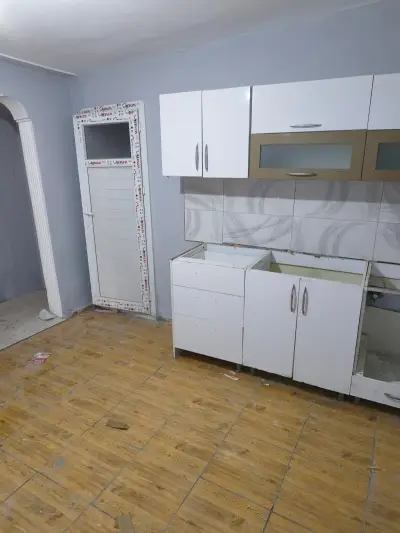 TURGUTLU YEDİEYLÜL'DE FIRSAT! KÖŞE KONUMDA, ZEMİN KAT 2+1 - Konut | Zero Emlak - Fotoğraf 1 Arka Plan