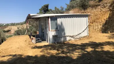 Turgutlu Yayla’da Manzaralı Zeytinlik – Doğayla İç İçe Yaşam  4 gün geçerli fiyat - Arazi | Zero Emlak - Fotoğraf 3 Arka Plan